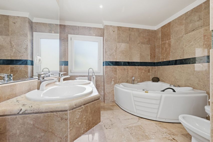R5408089-Apartment-For-Sale-Nueva-Andalucia-Penthouse-Duplex-2-Beds-222-Built-18