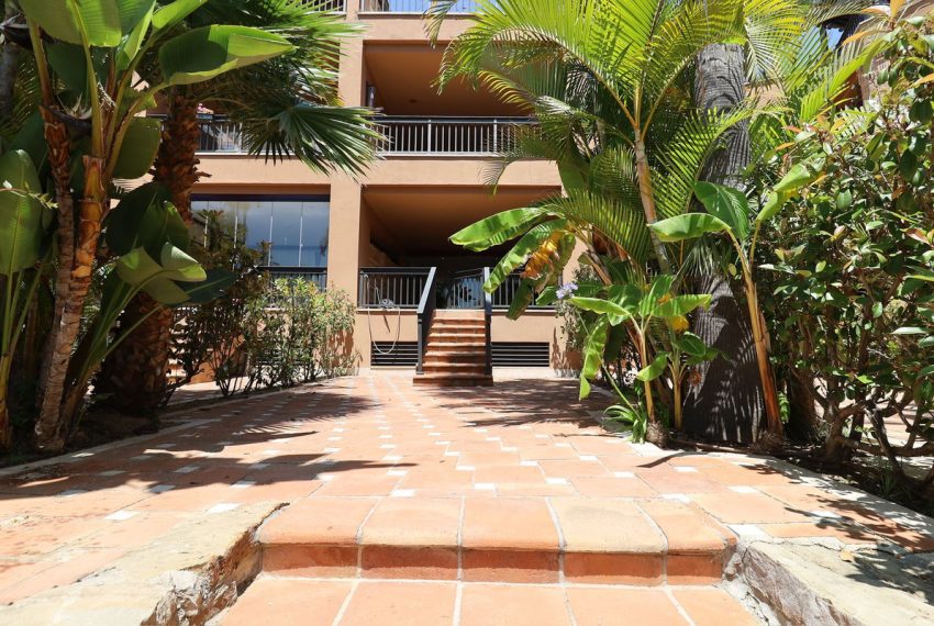 R5409112-Apartment-For-Sale-San-Pedro-de-Alcantara-Ground-Floor-Apartment-4-Beds-311-Built-1