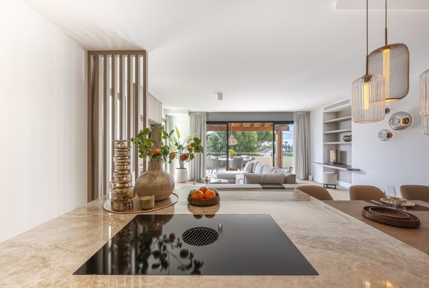 R5410705-Apartment-For-Sale-The-Golden-Mile-Middle-Floor-Apartment-3-Beds-210-Built-1