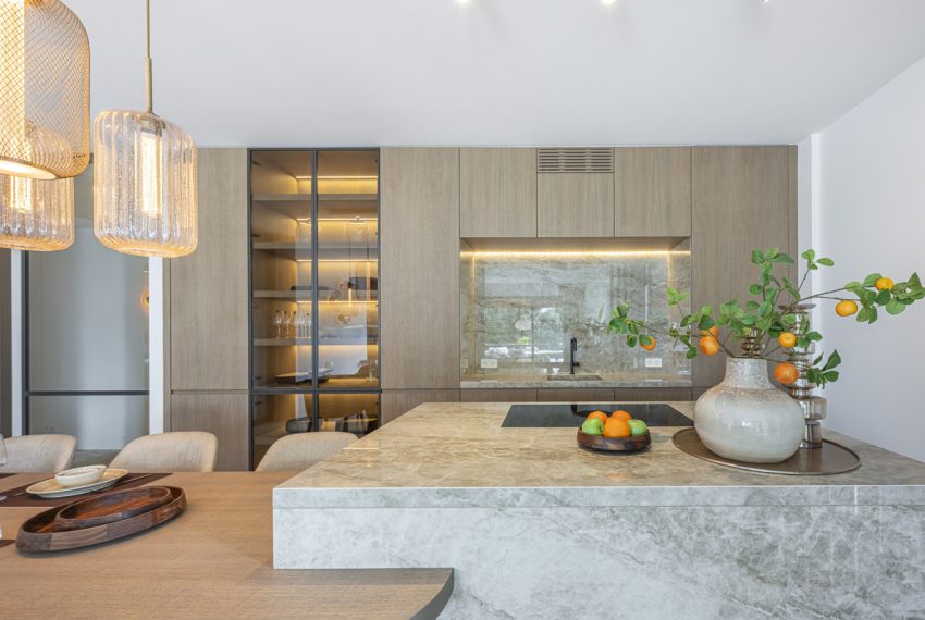 R5410705-Apartment-For-Sale-The-Golden-Mile-Middle-Floor-Apartment-3-Beds-210-Built-2