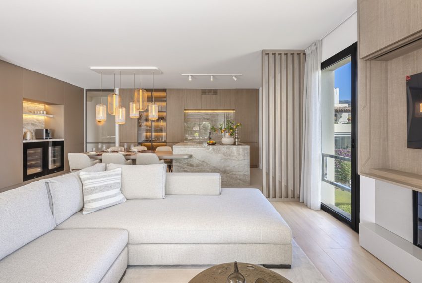 R5410705-Apartment-For-Sale-The-Golden-Mile-Middle-Floor-Apartment-3-Beds-210-Built-8