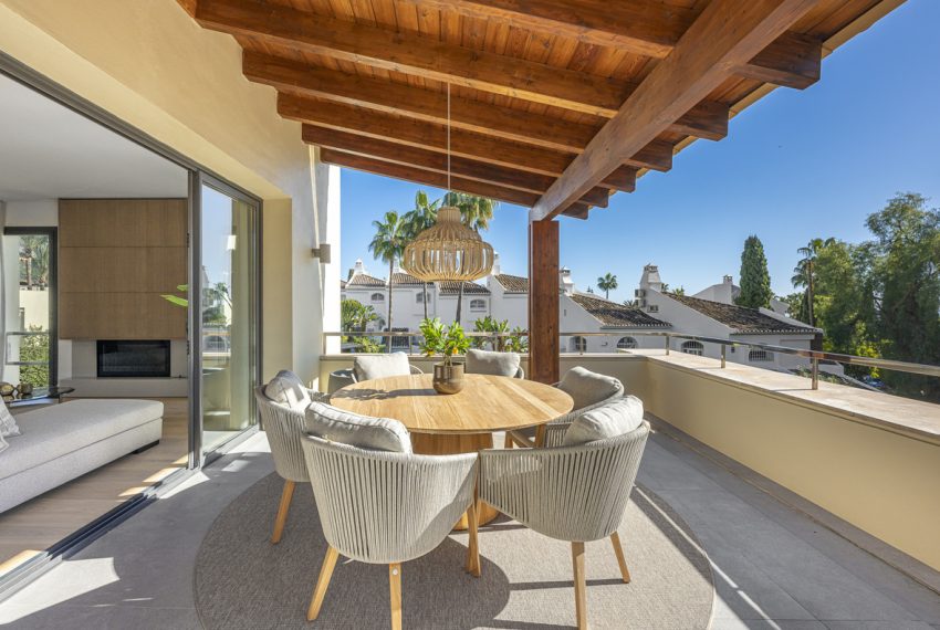 R5410705-Apartment-For-Sale-The-Golden-Mile-Middle-Floor-Apartment-3-Beds-210-Built