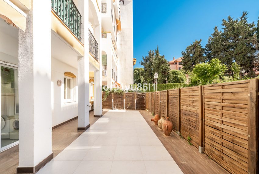 R5411851-Apartment-For-Sale-The-Golden-Mile-Ground-Floor-Apartment-2-Beds-120-Built-11