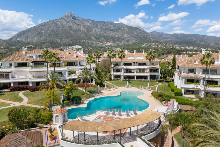 R5411893-Apartment-For-Sale-The-Golden-Mile-Middle-Floor-Apartment-3-Beds-168-Built-1