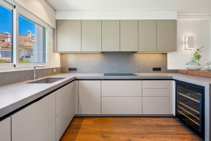 R5411893-Apartment-For-Sale-The-Golden-Mile-Middle-Floor-Apartment-3-Beds-168-Built-10