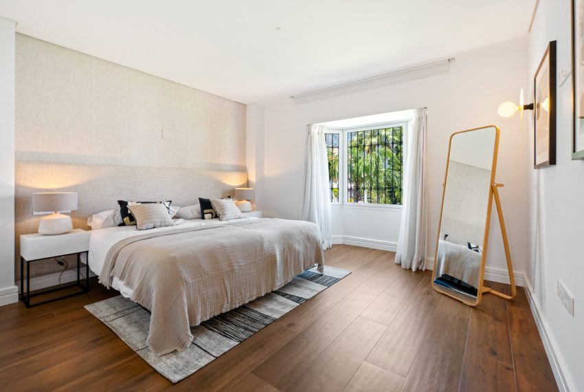 R5411893-Apartment-For-Sale-The-Golden-Mile-Middle-Floor-Apartment-3-Beds-168-Built-16