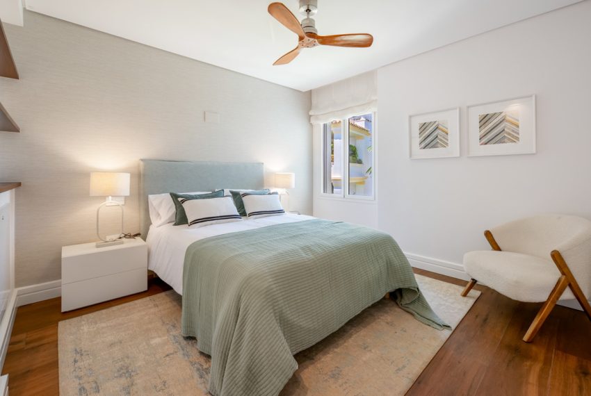 R5411893-Apartment-For-Sale-The-Golden-Mile-Middle-Floor-Apartment-3-Beds-168-Built-19