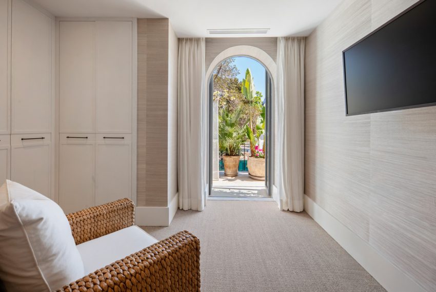 R5411896-Apartment-For-Sale-The-Golden-Mile-Middle-Floor-Apartment-1-Beds-120-Built-16