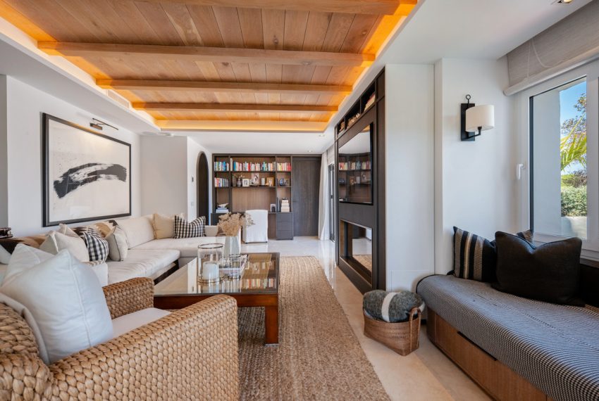 R5411896-Apartment-For-Sale-The-Golden-Mile-Middle-Floor-Apartment-1-Beds-120-Built-2