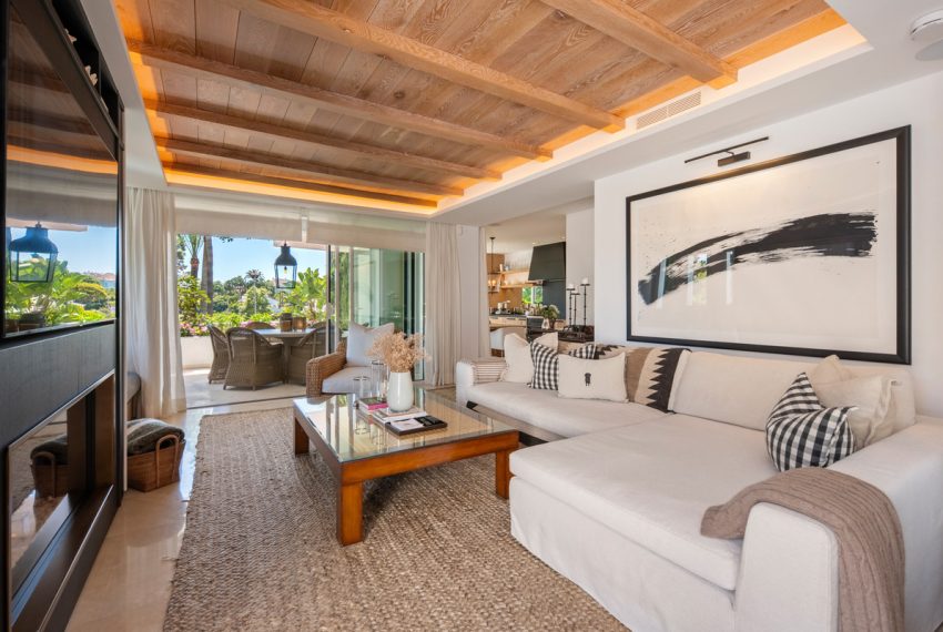 R5411896-Apartment-For-Sale-The-Golden-Mile-Middle-Floor-Apartment-1-Beds-120-Built