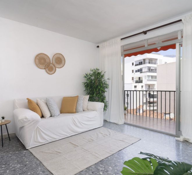 R5412400-Image 1-Top Floor Apartment - 2 Beds - 70 Built