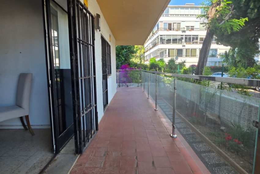R5413609-Apartment-For-Sale-The-Golden-Mile-Middle-Floor-Apartment-2-Beds-74-Built-18