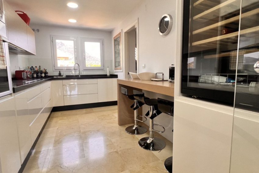 R5419360-Apartment-For-Sale-The-Golden-Mile-Middle-Floor-Apartment-3-Beds-169-Built-13