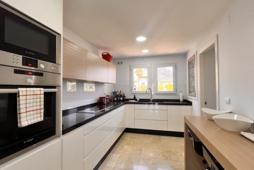 R5419360-Apartment-For-Sale-The-Golden-Mile-Middle-Floor-Apartment-3-Beds-169-Built-15