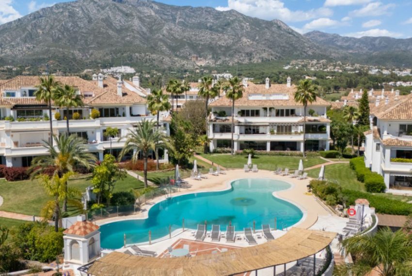 R5419360-Apartment-For-Sale-The-Golden-Mile-Middle-Floor-Apartment-3-Beds-169-Built