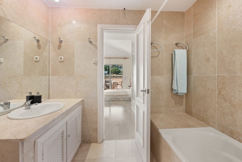 R5420404-Apartment-For-Sale-Nueva-Andalucia-Penthouse-Duplex-3-Beds-175-Built-13