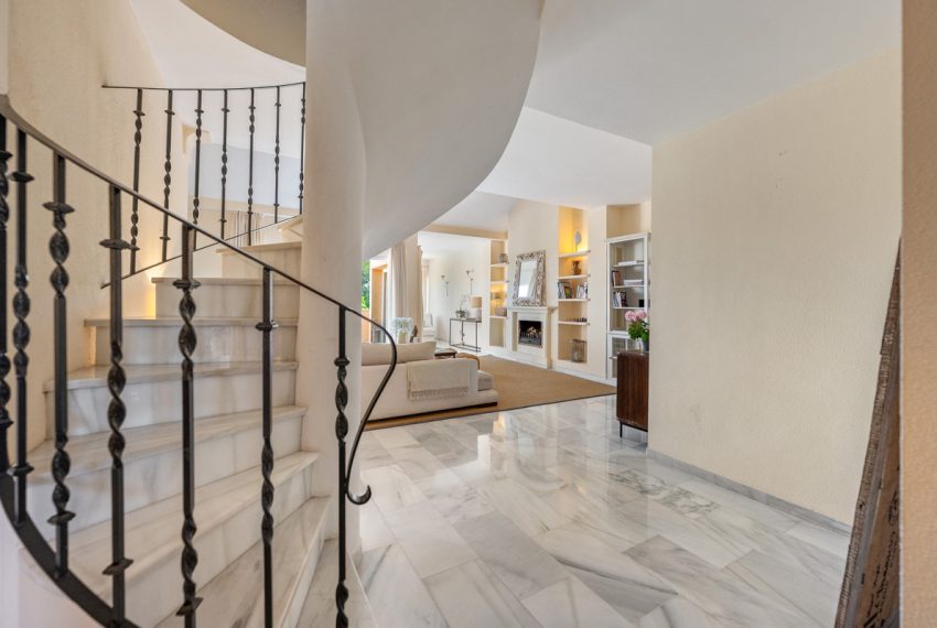R5420404-Apartment-For-Sale-Nueva-Andalucia-Penthouse-Duplex-3-Beds-175-Built-18