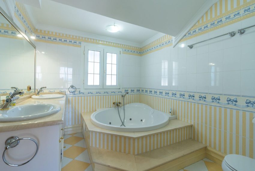 R5421190-Apartment-For-Sale-Marbella-Penthouse-5-Beds-210-Built-11