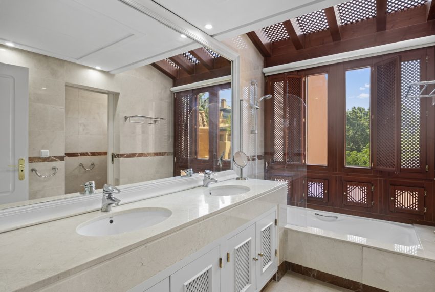 R5421379-Apartment-For-Sale-San-Pedro-de-Alcantara-Penthouse-Duplex-3-Beds-238-Built-15