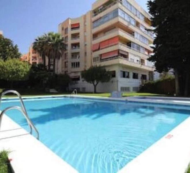 R5422309-Image 1-Middle Floor Apartment - 4 Beds - 122 Built