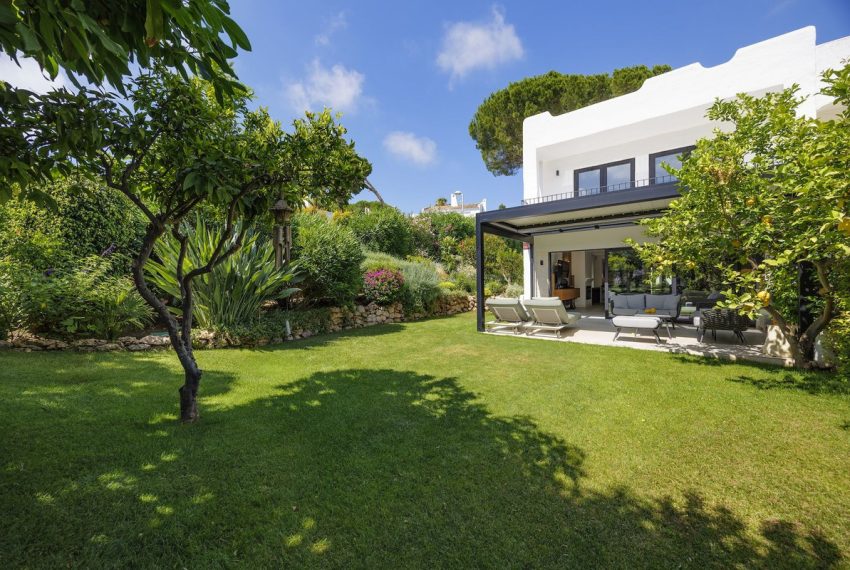 R5423362-House-For-Sale-Nueva-Andalucia-Semi-Detached-House-3-Beds-165-Built