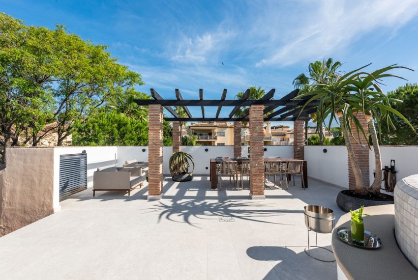 R5423530-Apartment-For-Sale-Nueva-Andalucia-Penthouse-3-Beds-120-Built-1