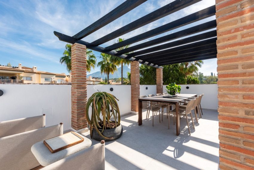 R5423530-Apartment-For-Sale-Nueva-Andalucia-Penthouse-3-Beds-120-Built-2