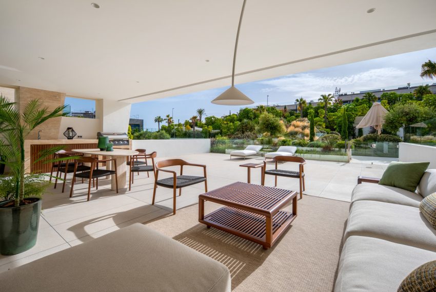 R5426326-Apartment-For-Sale-The-Golden-Mile-Ground-Floor-Apartment-4-Beds-288-Built-1