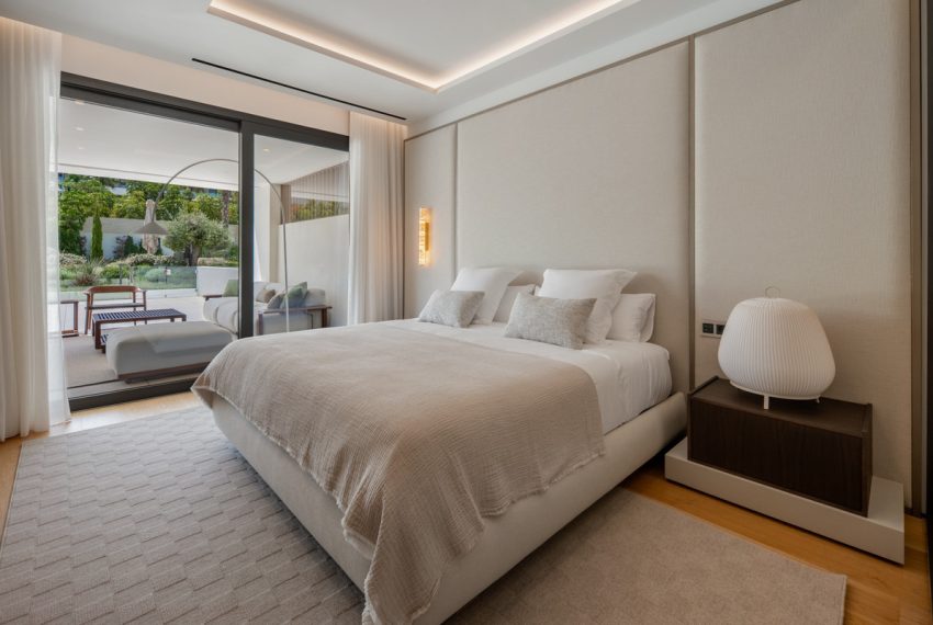 R5426326-Apartment-For-Sale-The-Golden-Mile-Ground-Floor-Apartment-4-Beds-288-Built-10