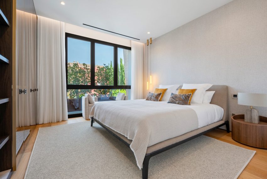 R5426326-Apartment-For-Sale-The-Golden-Mile-Ground-Floor-Apartment-4-Beds-288-Built-14