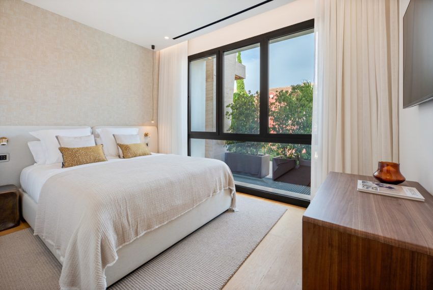 R5426326-Apartment-For-Sale-The-Golden-Mile-Ground-Floor-Apartment-4-Beds-288-Built-16