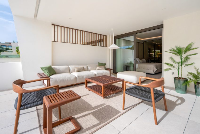 R5426326-Apartment-For-Sale-The-Golden-Mile-Ground-Floor-Apartment-4-Beds-288-Built-2