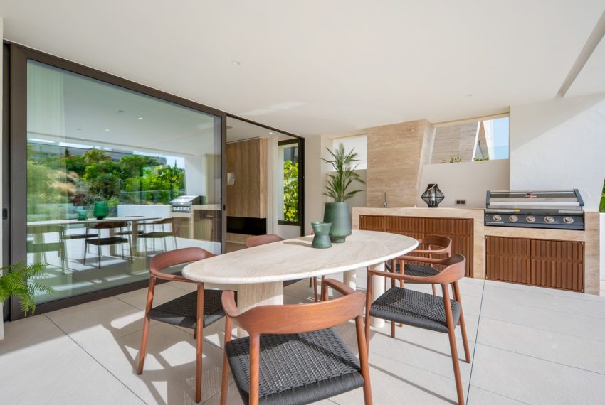 R5426326-Apartment-For-Sale-The-Golden-Mile-Ground-Floor-Apartment-4-Beds-288-Built-3