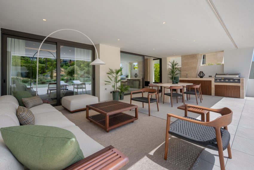 R5426326-Apartment-For-Sale-The-Golden-Mile-Ground-Floor-Apartment-4-Beds-288-Built-4