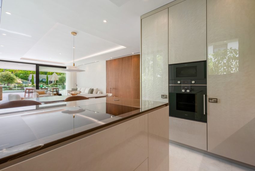 R5426326-Apartment-For-Sale-The-Golden-Mile-Ground-Floor-Apartment-4-Beds-288-Built-8