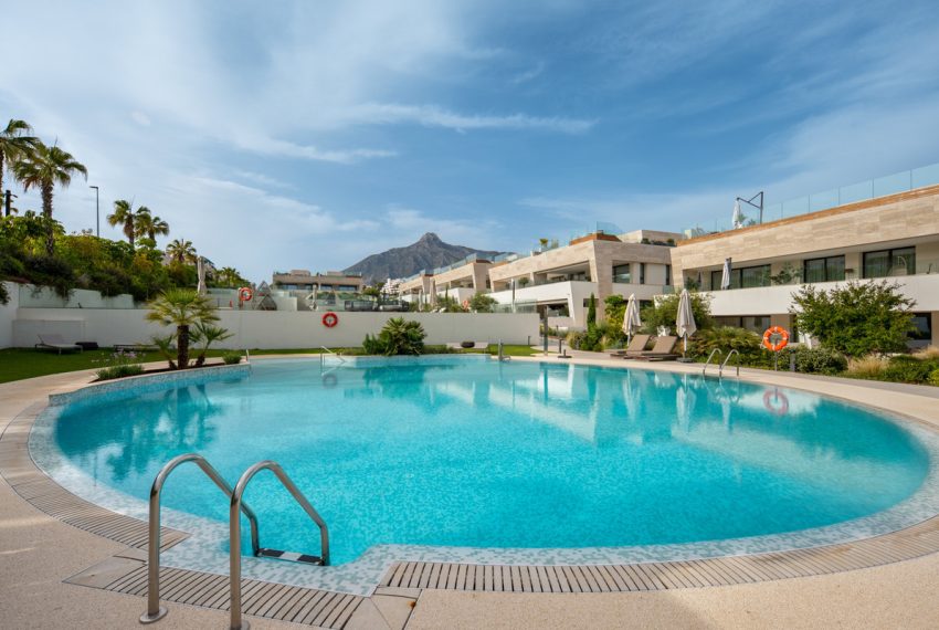 R5426326-Apartment-For-Sale-The-Golden-Mile-Ground-Floor-Apartment-4-Beds-288-Built