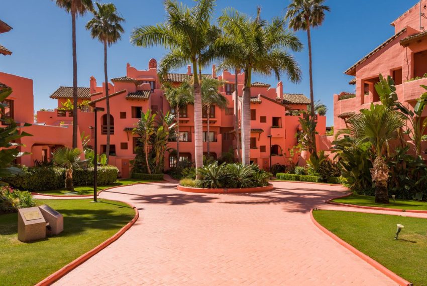 R5147947-Apartment-For-Sale-New-Golden-Mile-Middle-Floor-Apartment-3-Beds-130-Built-16