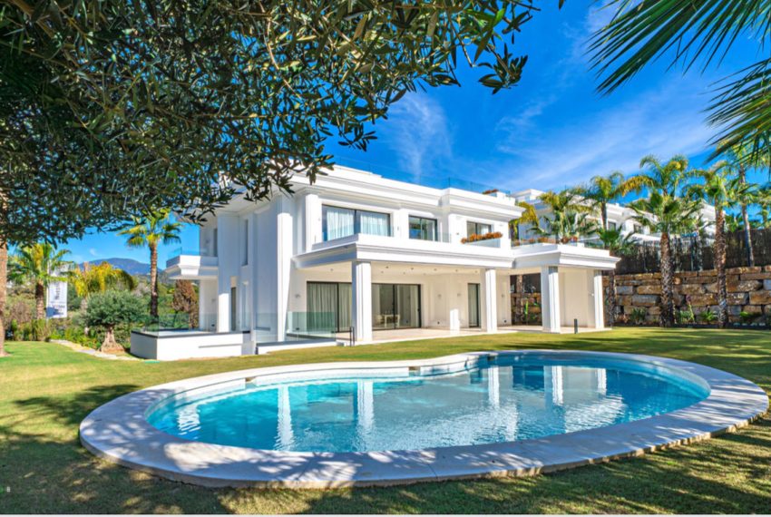 R5229157-House-For-Sale-The-Golden-Mile-Detached-Villa-6-Beds-647-Built-1