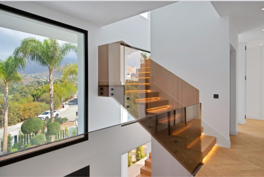 R5229157-House-For-Sale-The-Golden-Mile-Detached-Villa-6-Beds-647-Built-4