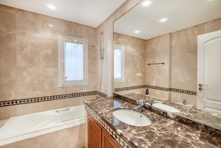 R5236798-Apartment-For-Sale-The-Golden-Mile-Penthouse-3-Beds-241-Built-14