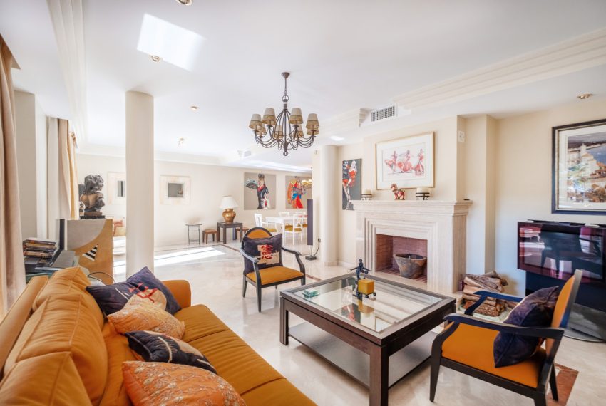 R5236798-Apartment-For-Sale-The-Golden-Mile-Penthouse-3-Beds-241-Built