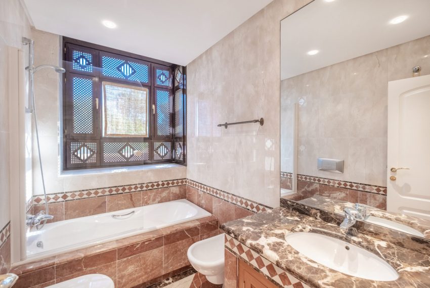 R5236798-Apartment-For-Sale-The-Golden-Mile-Penthouse-3-Beds-241-Built-9