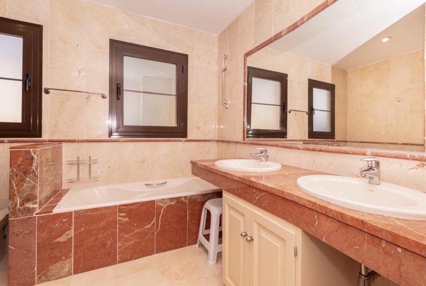 R5272672-Apartment-For-Sale-Hacienda-del-Sol-Middle-Floor-Apartment-4-Beds-209-Built-14
