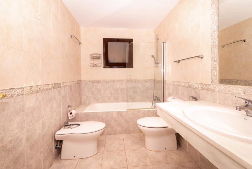 R5272672-Apartment-For-Sale-Hacienda-del-Sol-Middle-Floor-Apartment-4-Beds-209-Built-18
