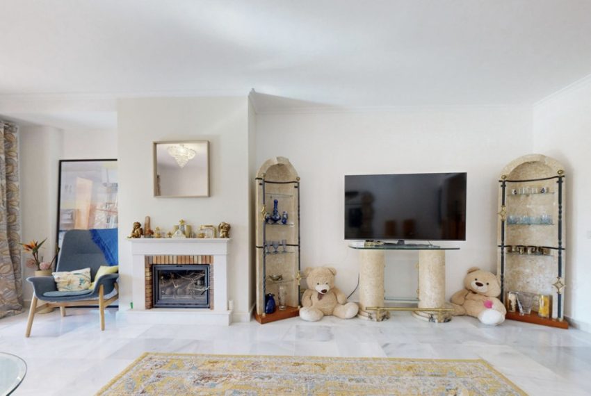 R5272672-Apartment-For-Sale-Hacienda-del-Sol-Middle-Floor-Apartment-4-Beds-209-Built-4