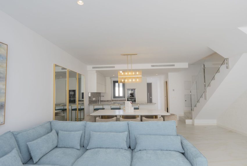 R5358454-House-For-Sale-Nueva-Andalucia-Townhouse-4-Beds-177-Built-5
