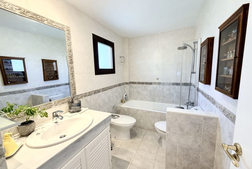 R5365111-Apartment-For-Sale-Hacienda-del-Sol-Penthouse-Duplex-4-Beds-203-Built-13