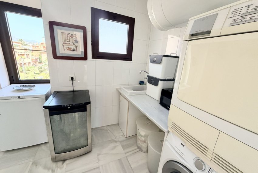 R5365111-Apartment-For-Sale-Hacienda-del-Sol-Penthouse-Duplex-4-Beds-203-Built-16