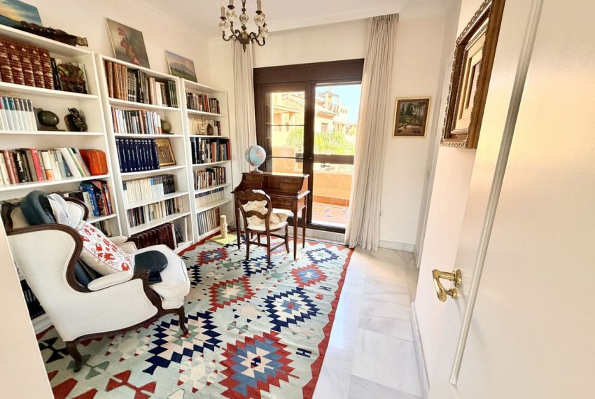 R5365111-Apartment-For-Sale-Hacienda-del-Sol-Penthouse-Duplex-4-Beds-203-Built-6