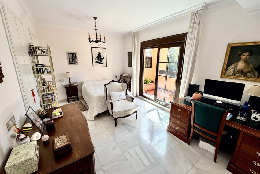 R5365111-Apartment-For-Sale-Hacienda-del-Sol-Penthouse-Duplex-4-Beds-203-Built-7